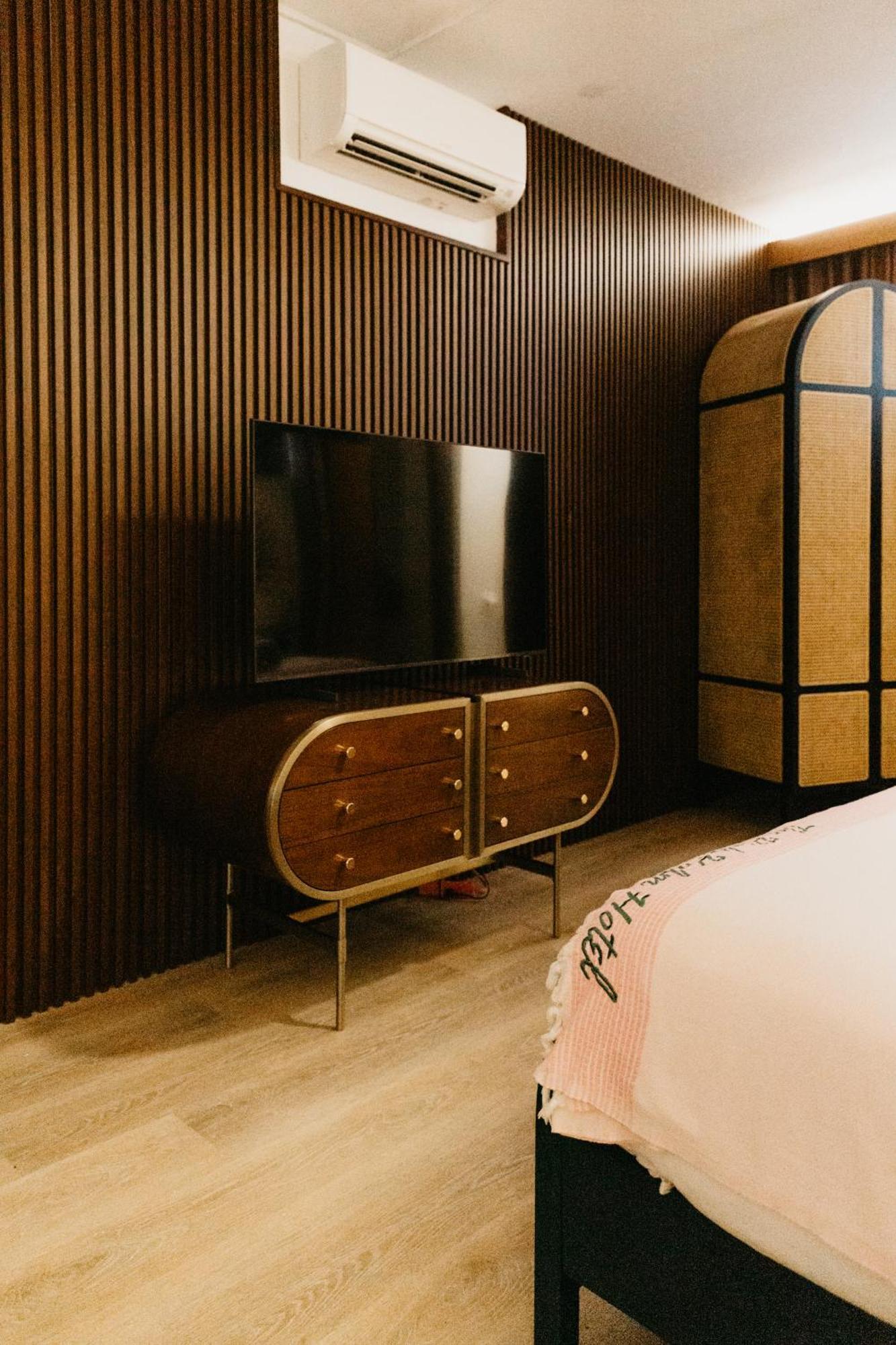 The Pink Palm Hotel - Adults Only 夏洛特阿马利亚 外观 照片