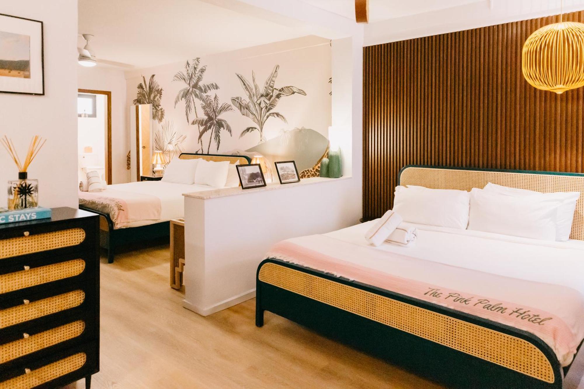 The Pink Palm Hotel - Adults Only 夏洛特阿马利亚 外观 照片